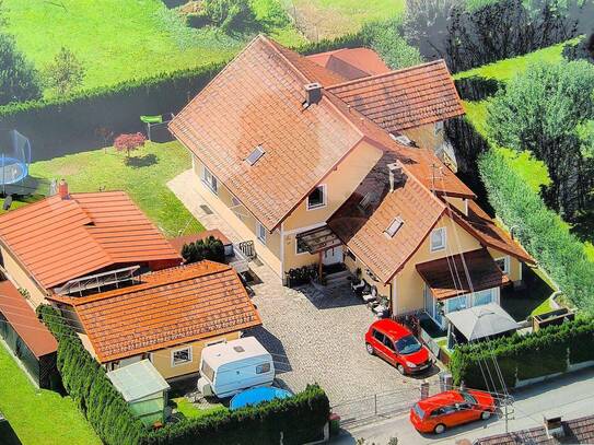 Liebevoll gepflegtes Mehrfamilienhaus in St.Peter am Wallersberg mit ca. 300m² Wohnfläche und ca. 940 m² Grund