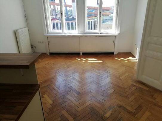 77m² Büro/Praxis, 3. Stock, Altbau renoviert, 1m² Balkon, Nähe U2 und Riesenrad