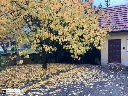 WALDRUHELAGE - Bäuerliches Einfamilienhaus - 2 Zimmer, Küche, Bad, WC, Nebengebäude, Garten, Stellplatz.