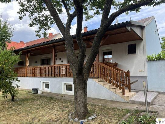 Einfamilienhaus mit atemberaubender Terrasse und einem Nebengebäude