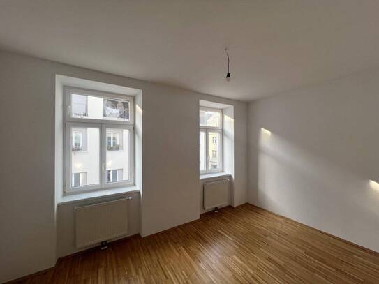 Nahe AKH! Sanierte + lichtdurchflutete 2-Zimmer-Wohnung! Generalsanierter Altbau ++ Garagenstellplätze im Haus!!