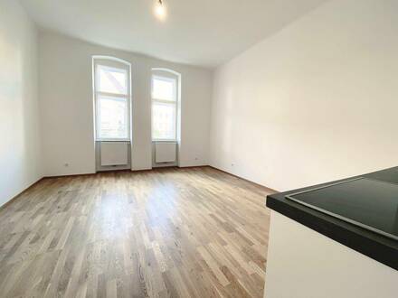 NEU! EINMALIGE CHANCE + ERSTBEZUG + TOP LAGE! Helle + Perfekt aufgeteilte 2 Zimmer Altbauwohnung!