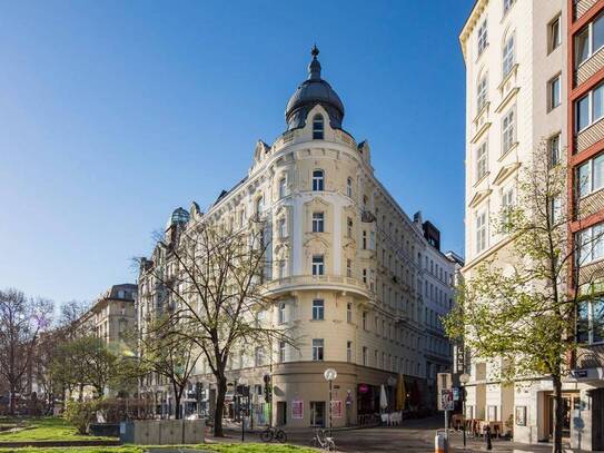 Modernisiertes Dachgeschoßbüro mit Terrasse