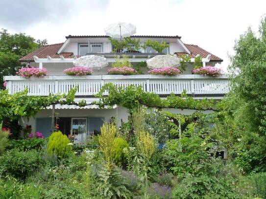 Sonnige Ferienwohnung mit Seeblick