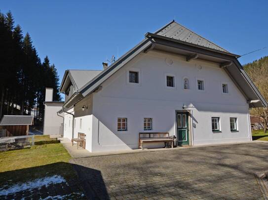 Traditionelles Bauernhaus mit luxuriösem Wohnkomfort in idyllischer Lage