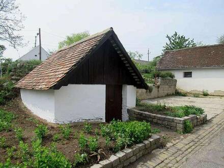 Weinviertel : Seefeld-Kadolz: Paradies zu verkaufen: Garten mit 2 Presshäusern, Wasser und Strom