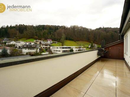 SCHWARZACH: Dachgeschosswohnung mit super Ausblick!