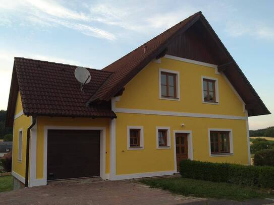 Einfamilienhaus mit großem Garten im Grünen