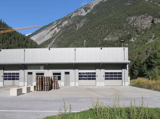 Neue Halle mit 8 Meter Höhe: LKW-befahrbar