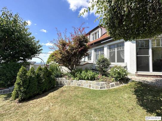 Wohnen AM GIPFELBERG | Großfamilienhaus mit unverbaubarem Ausblick | Pool & Whirlpool | 4 Garagenstellplätze | Hof am L…