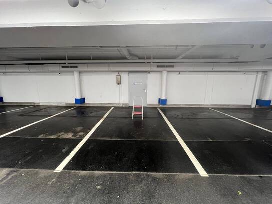 Geräumiges Lager im Inntalcenter inkl. Tiefgaragenstellplatz