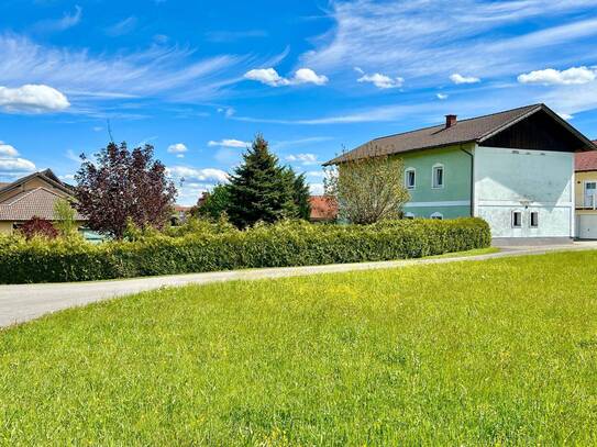 GROSSES WOHNHAUS MIT ZUSÄTZLICHEM BAUGRUND - RUHIGE LAGE NÄHE SALZBURG - NEBENGEBÄUDE - BRUNNEN