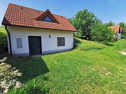 DB IMMOBILIEN | Idyllisches kleines Grundstück mit Presshaus gesucht?