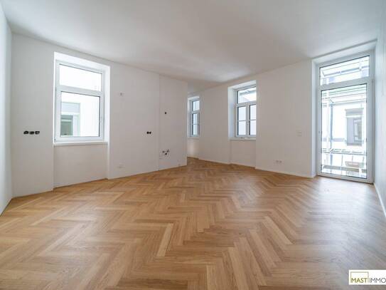 September 2024! Kernsanierte 3-Zimmer Altbauwohnung mit hofseitigem rund 22 qm großem Balkon!