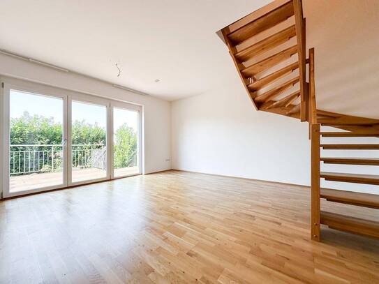 TRAUMHAFTE MAISONETTE-WOHLFÜHLWOHNUNG mit sonniger Terrasse und 2 PKW-Stellplätzen