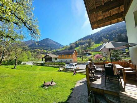 Sonnige, großzügige 4,5-Zimmer-Wohnung mit Terrasse und Garten