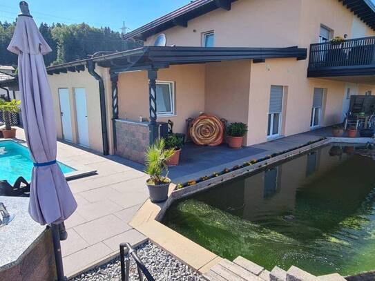 Wohnparadies mit Pool,Teich, Einliegerwohnung und Doppelcarport in absoluter Ruhelage