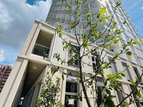 PROVISIONSFREI! LEYWAND! ERSTBEZUG! RUHIG! HELLE 2 ZIMMER MIT 15m² BALKON! EINBAUKÜCHE.