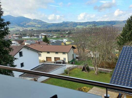 Gepflegte 6,5-Zimmer-Wohnung mit Balkon und Einbauküche in Schlierbach