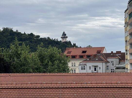 Über den Dächern von Graz inklusive Schloßbergblick