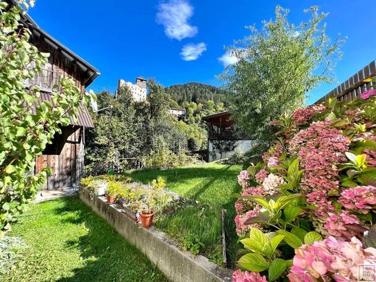 Idyllisches Häuschen mit Stadel, schönem Garten und herrlichem Schloßblick