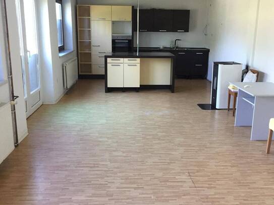 Schöne 3-4 Zimmer Wohnung mit gr. Terrasse und Balkonen, Wohnküche