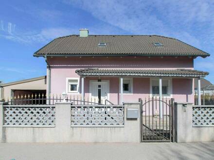 Schönes Haus mit Wohnkeller und großer Terrasse in familienfreundlicher Kulisse