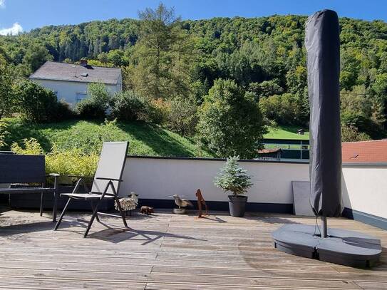 Wunderschöne Wohnung im Grünen mit sonniger Terrasse und eigenem Garten