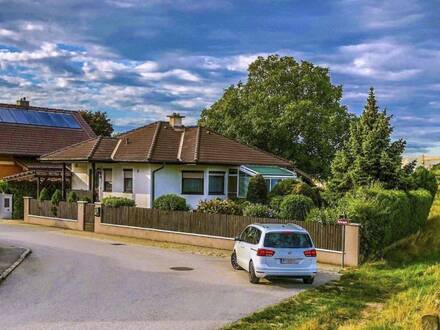 Modernes Einfamilienhaus mit Garten und Fernblick