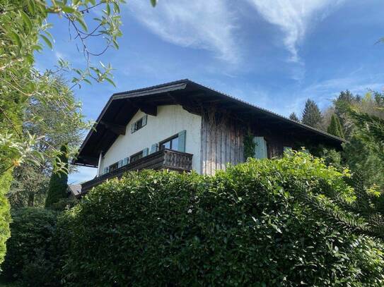 HOF BEI SALZBURG: Verträumtes Vintage-Landhaus mit schönen Ausblicken, in Wald- und Seenähe