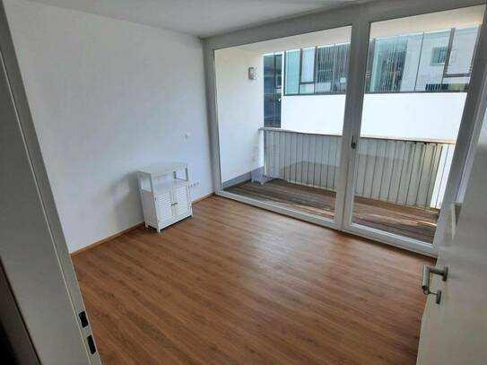 Schöne 3-Zimmer Wohnung, mit 2 Loggien Blickrichtung Inn.