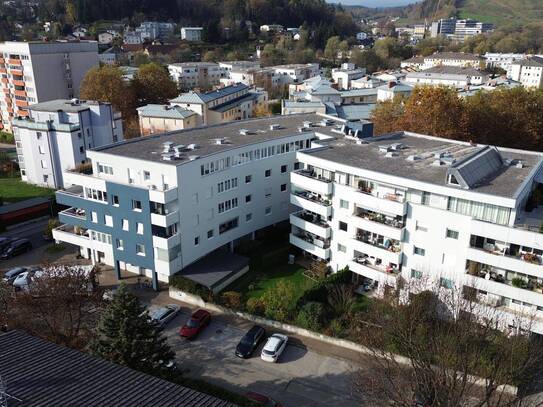 Sonnige Kleinwohnung mit Wintergarten + Tiefgaragenstellplatz in der Paracelsusgasse 16