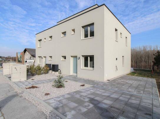 Wohnträume erfüllen! Moderne Doppelhaushälfte mit Garten, viel Wohnfläche und Blick ins Grüne