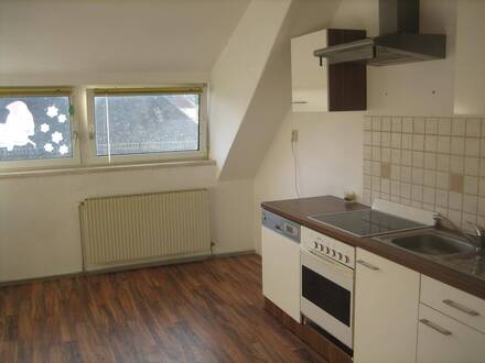 Mansardenwohnung im 2. Stock eines MFWH mit insgesamt 3 WE ohne Küche