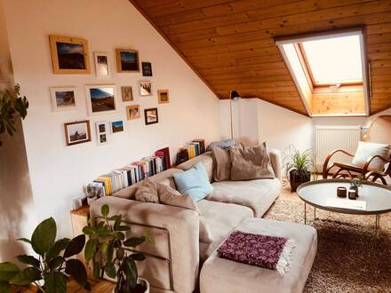 Provisionsfreie 4-Zimmer DG-Wohnung mit Nutzung von 6000 m² Freiflächen und eigenem Hausgarten