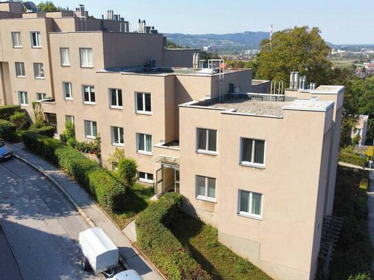 Beeindruckend aufgeteilte 3 - Zimmer Balkon Wohnung / Pauschalmiete 999,-- inkl. BK / optional Stellplatz in der Garage