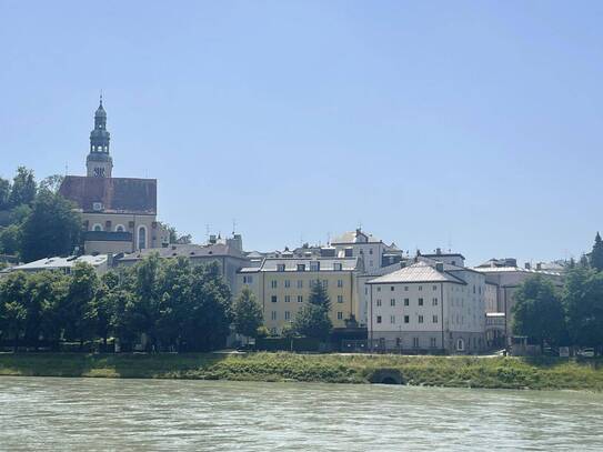 Historisches Stadthaus mit gediegener und kunstvoller Einrichtung