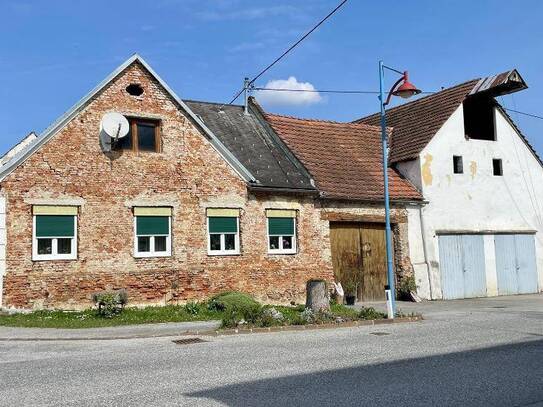 Vierkanthof auf 3051 m² für eine liebevolle Sanierung – jetzt für € 149.999,-- Fehring, Südoststeiermark: Historisch