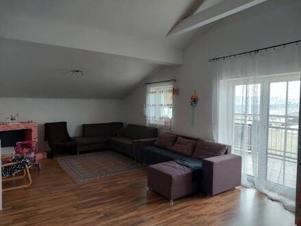 3 Zimmer Wohnung mit Balkon, Gartenanteil und Garage