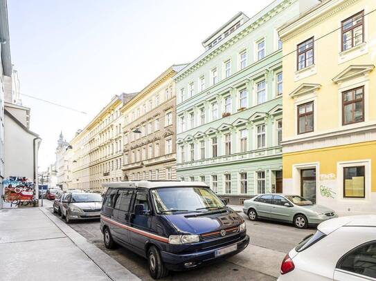 ***Sanierte Altbauwohnung nahe Schlossquadrat mit Top-Anbindung in die City***