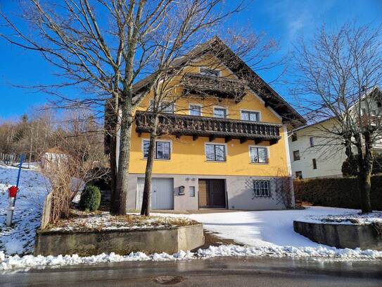 Ein-/Mehrfamilienhaus mit Entwicklungspotential in schöner sonniger Aussichtslage mit großem Garten