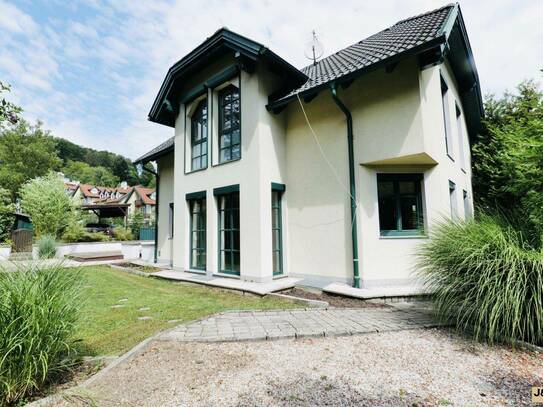 Einfamilienhaus in begehrter Wohngegend in Hinterbrühl - 5 Zimmer, großzügiger Garten & 3 Autoabstellplätze!