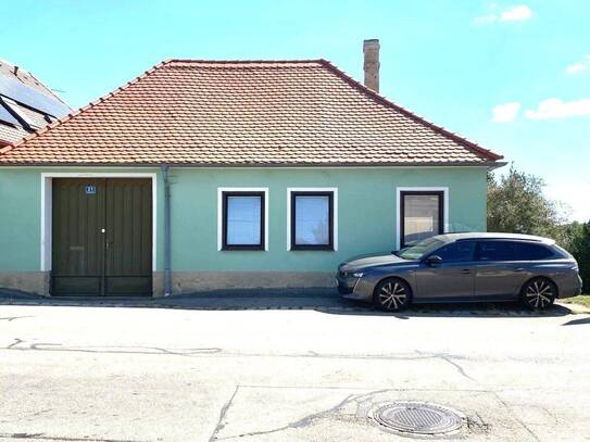 Bauernhaus mit zwei Wohneinheiten, 2 große Stadel. Garage, Nebengebäude