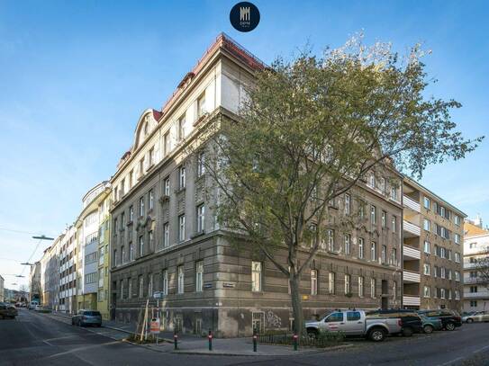 Sanierungsbedürftige 3-Zimmer-Altbauwohnung mit einer Möglichkeit auf Loggia- und Balkonzubau !!