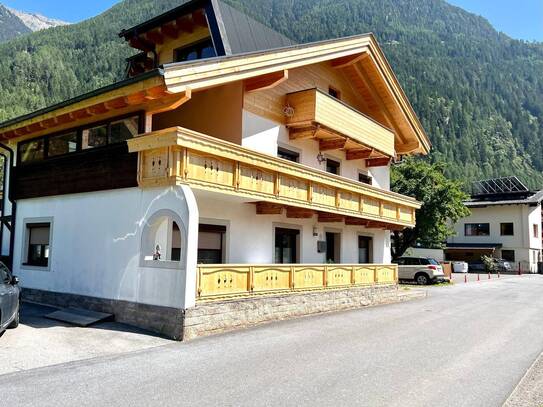 Neubau Dachgeschoss-Ferienwohnung im Herzen vom Ötztal