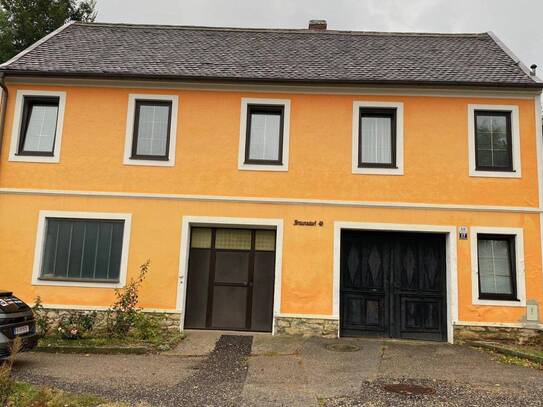 Vielseitiges Zweifamilienhaus in idyllischer Lage - perfekt für individuelle Gestaltung