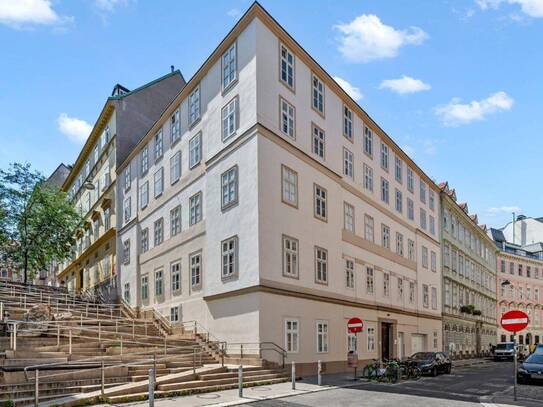 NEU! Einmalige Gelegenheit! Sanierungsbedürftiges Altbau-Juwel! 7-Zimmer-Wohnung in Prestigeträchtiger Lage!