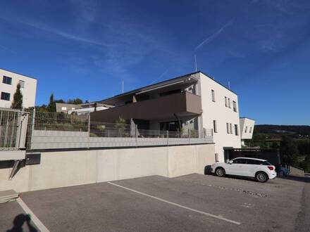 Neuwertige 2 Zimmerwohnung mit großer Dachterrasse