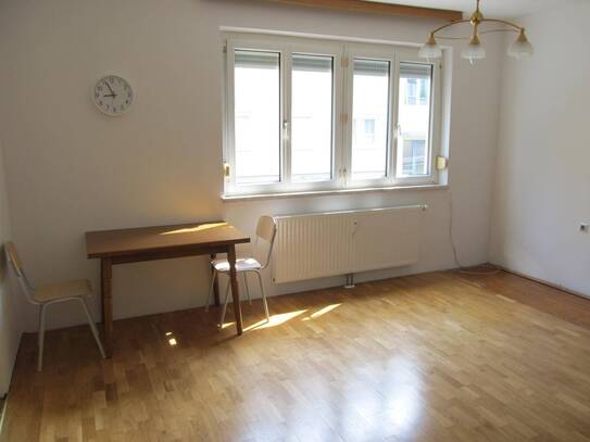 * 2 ZIMMER-EIGENTUMSWOHNUNG IN ZENTRUMSNÄHE - RUHIGE LAGE *