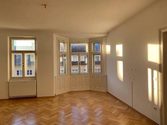 ELISABETHVORSTADT/CECONI-VILLA: Wunderschöne 3,5-Zimmer-Altbau-Wohnung mit Balkon